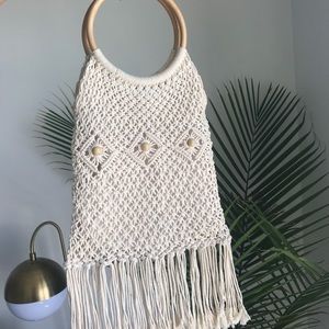 Woven hand purse 🌴